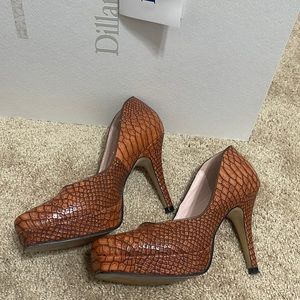 Brown dress shoes